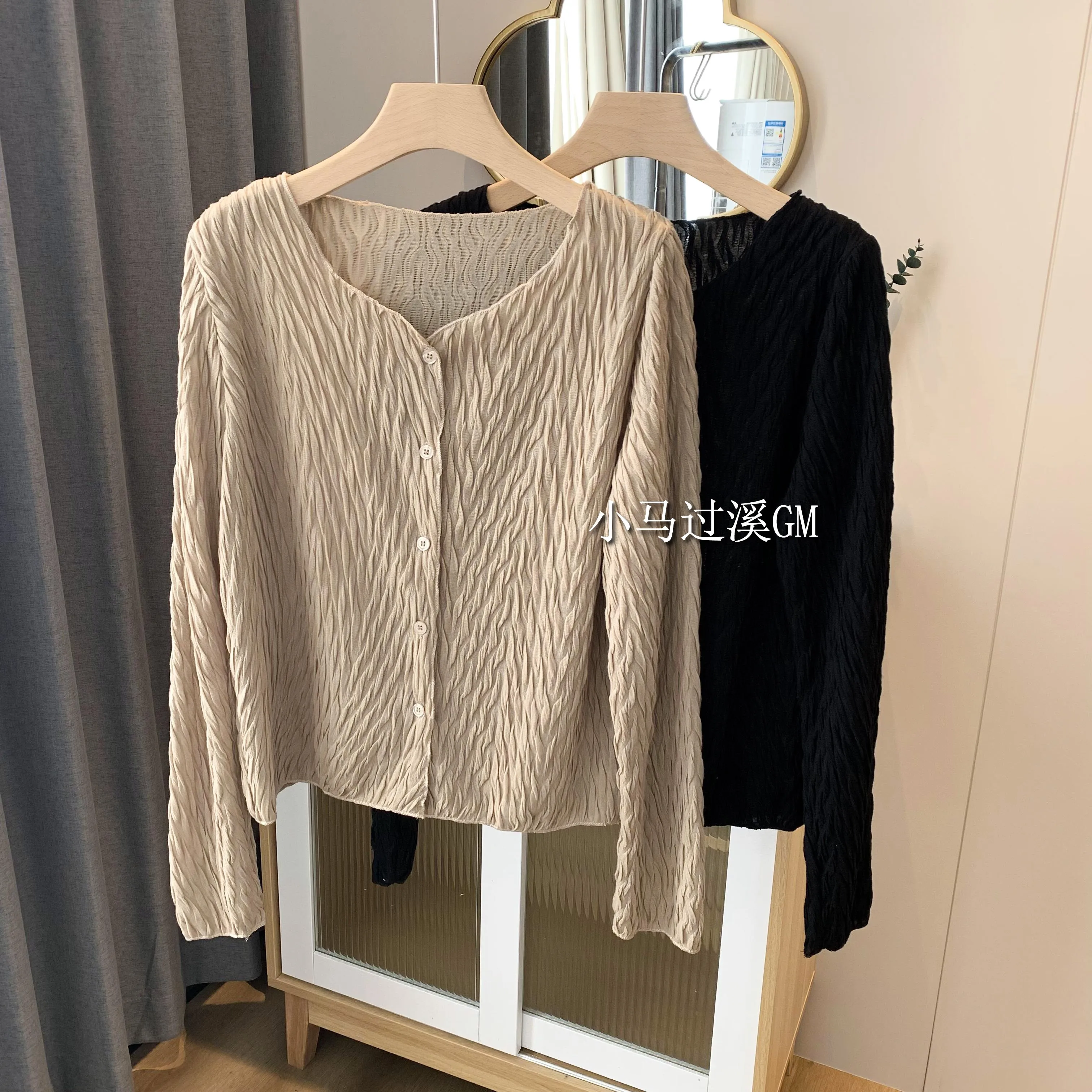 

High Quality Casual Baggy Chic Autumn And Winter Sweater Girls Tshirts Short Folds Tops For Women