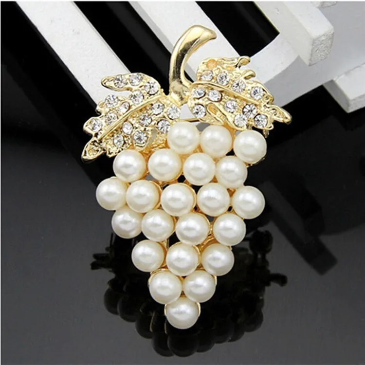 

Crystal Grape Pearl Brooches For Women Cute Luxury Brooch Pin Fashion Jewelry Elegant Wedding Brooch Bouquet New Arrival