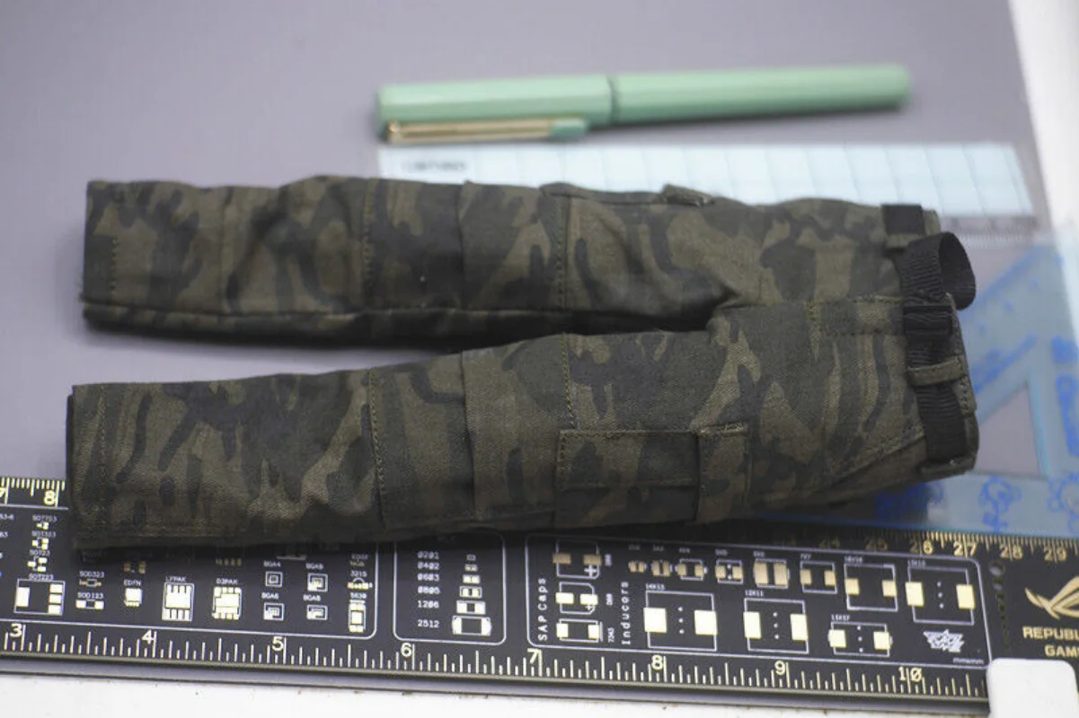 

Art Figures AF-026 1/6 Scale Fat Pants Model for 12" Doll