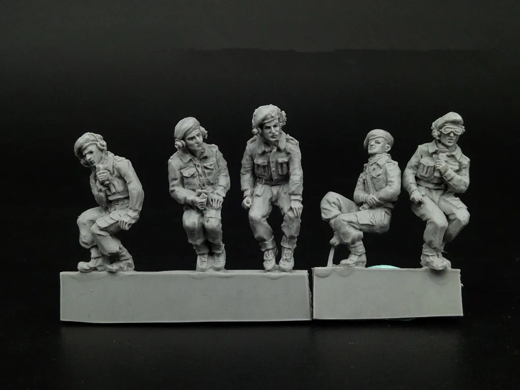 

1/72 Die-Cast Resin Figure Model World War II British Armored Force 5-Person Manual Assembly Color Free Shipping