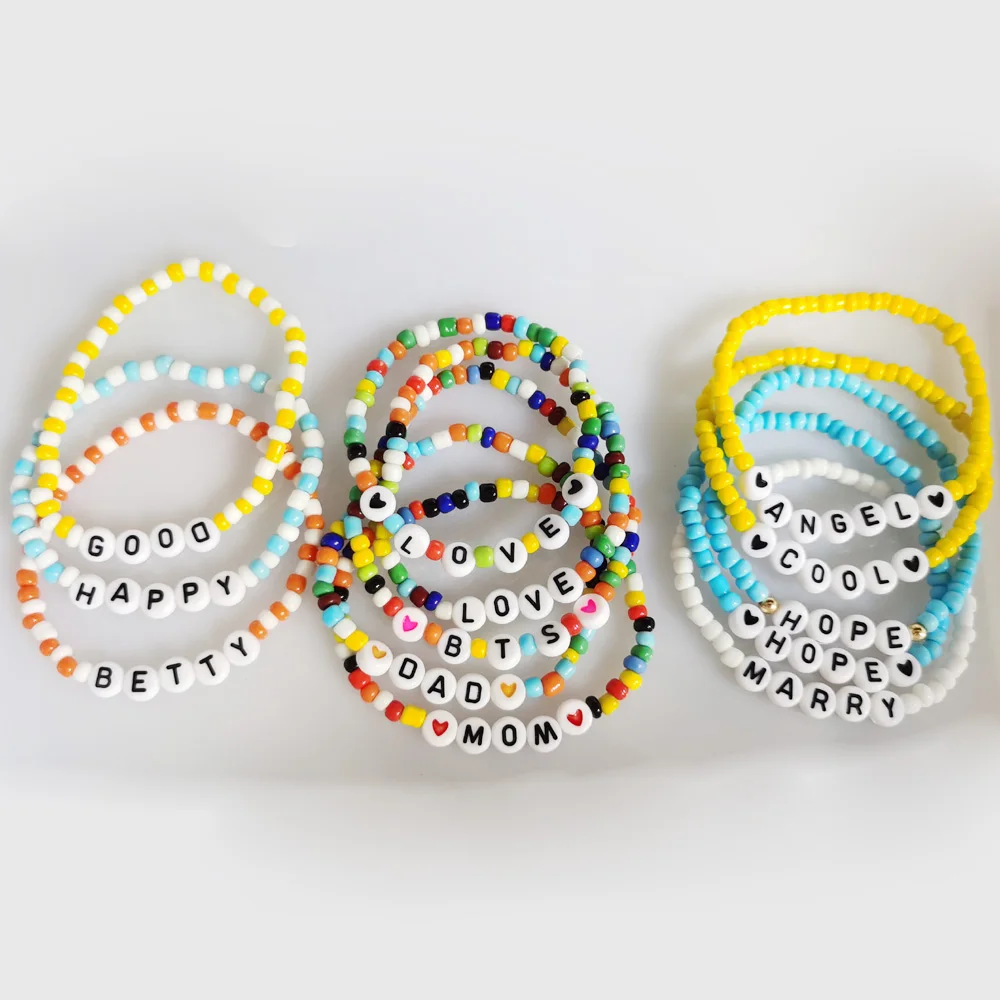 Модный браслет в стиле бохо с бусинами и буквами на заказ недорогое летнее