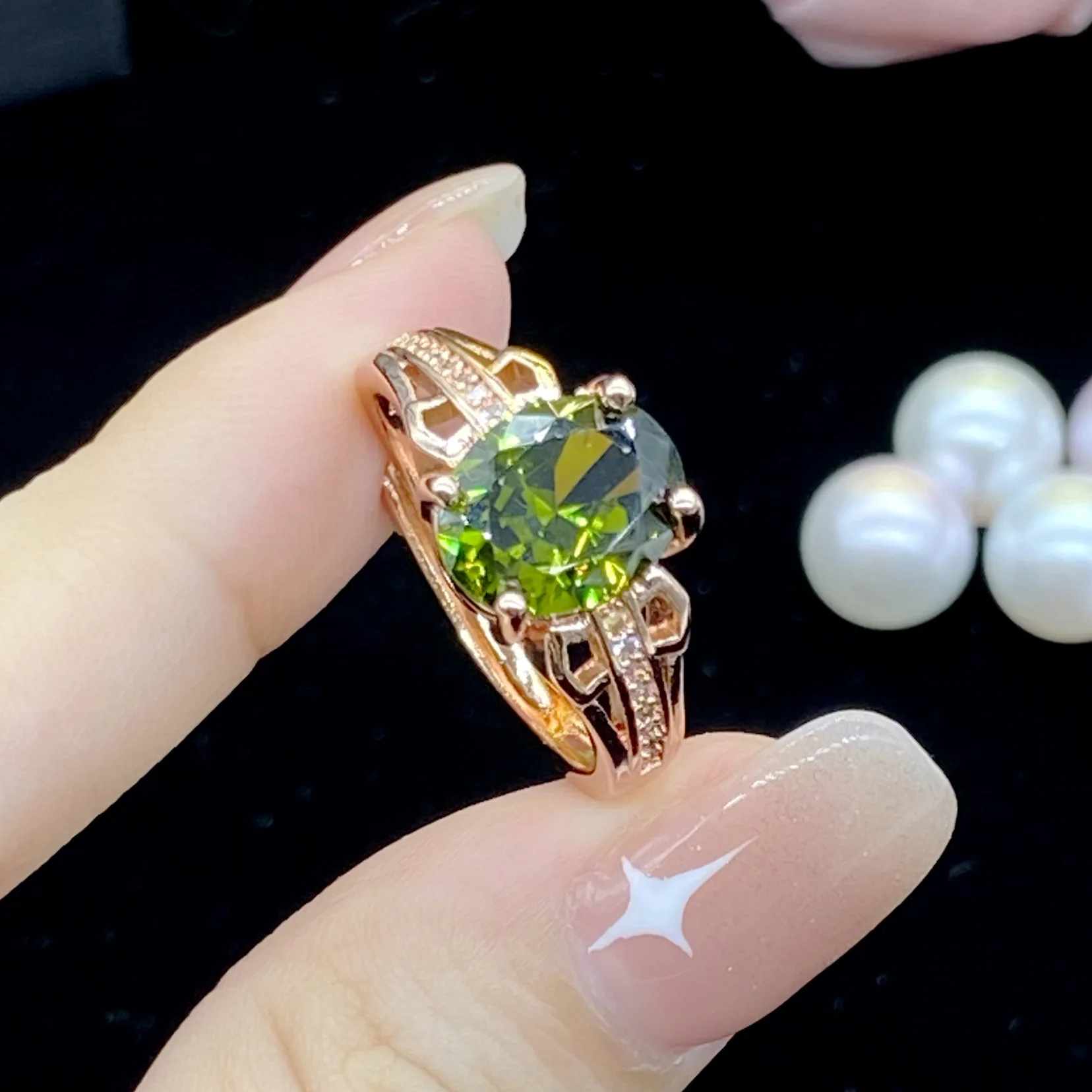 

Xinpin Online Red Live Hot Selling Olive Green Champagne Imitation Morgan Stone Emerald Tourmaline Open Ring