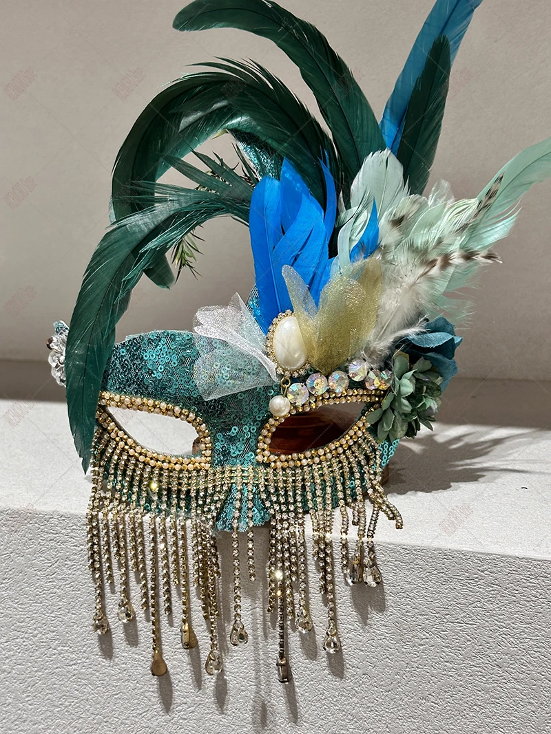 Преувеличенная маска с зеленым цветком перо в маске певица король Хэллоуин