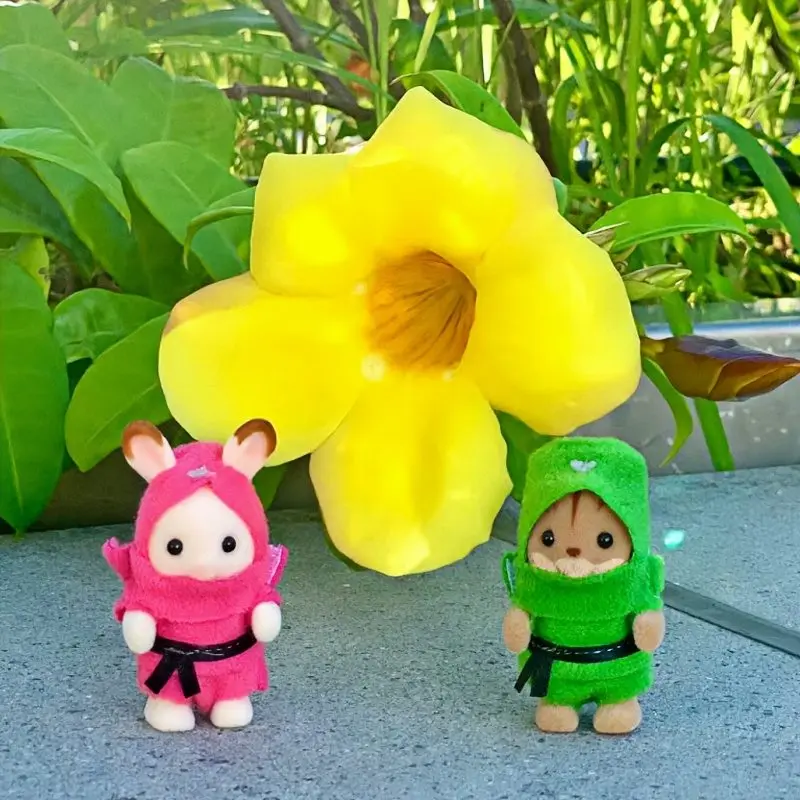 Оригинальные мини-фигурки трио Sylvanian Families пластиковые настольные игровые