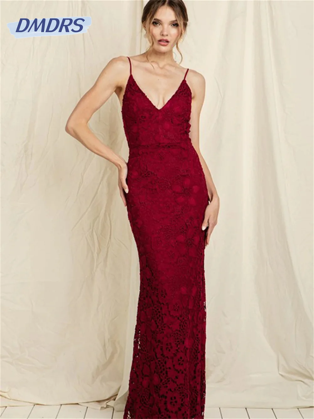 Очаровательное вечернее платье на тонких бретельках 2024 элегантное классическое