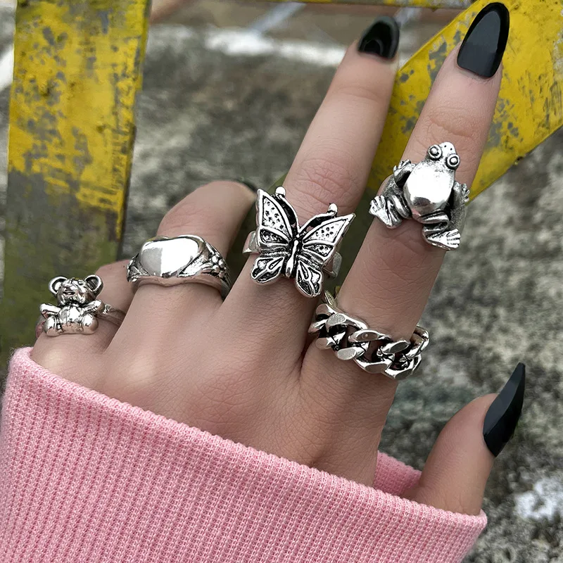 

5PCS Retro Fashion Personality Butterfly Heart Bear Frog Rings for Women Knuckle Ring Set