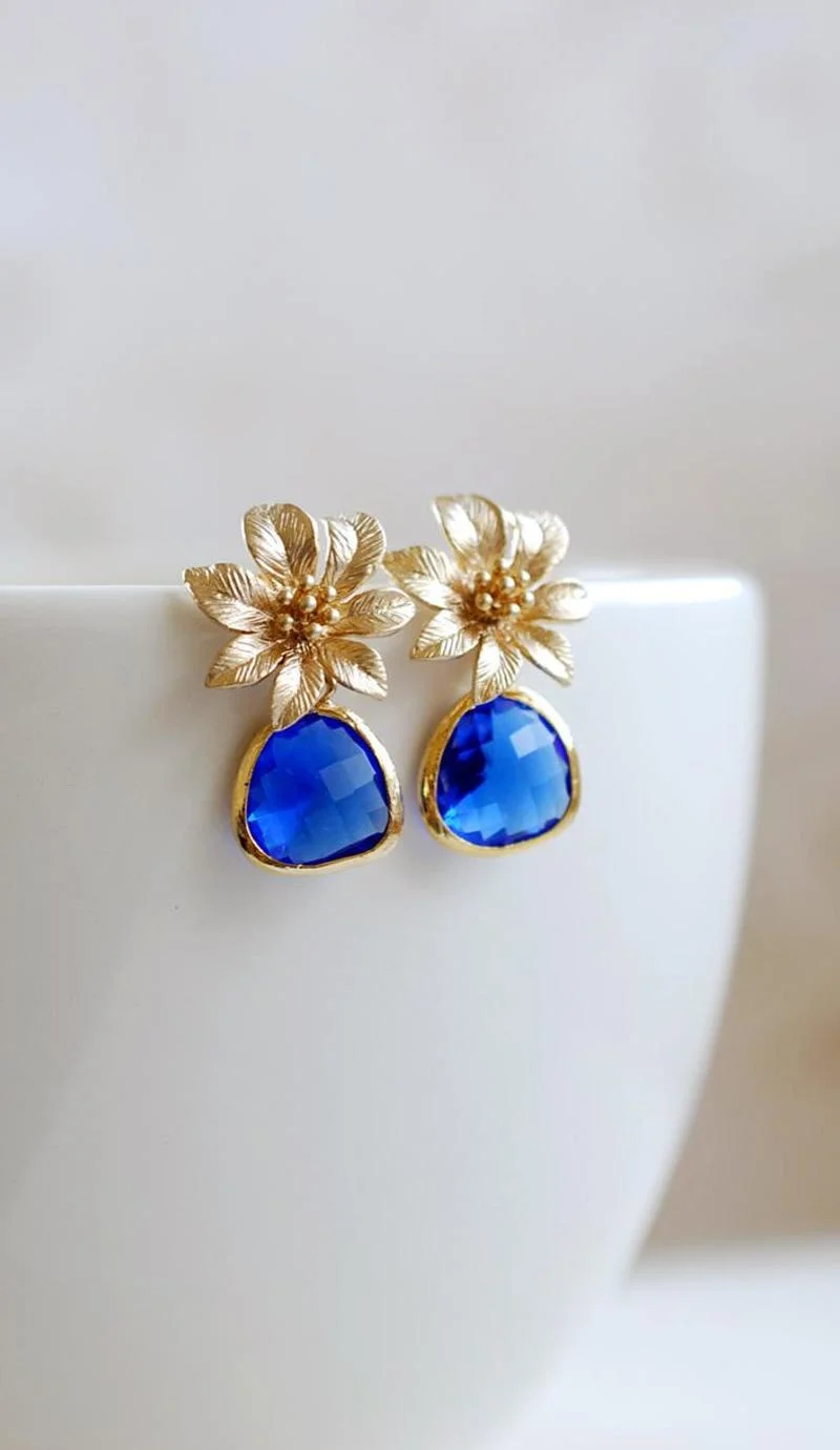 

KYTRD Exquisite Gold Color Inlaid Blue Zircon Dangle Earrings for Women Retro Carved Flowers Earrings Party Jewelry