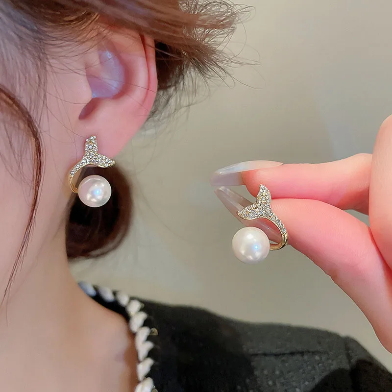 

2023 New Korea Fashion Trend Unique Design Elegant Delicate Sweet Pearl Zircon Fishtail Earrings Women's Jewelry Party Gifts