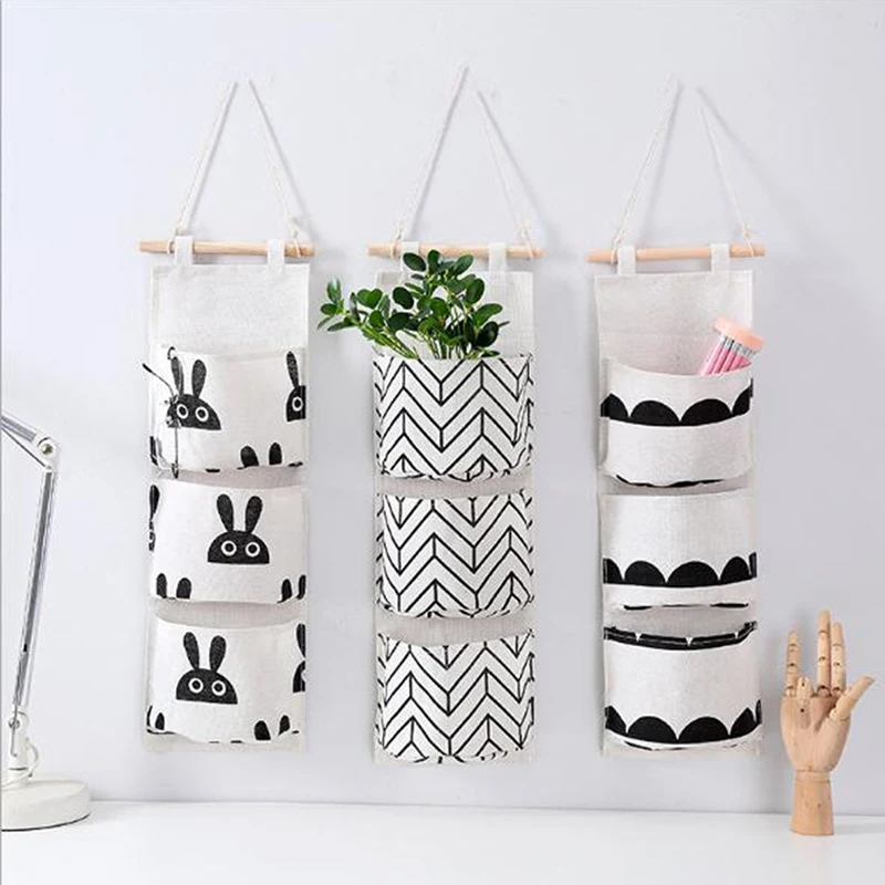 

Black White Pattern Cotton Linen Hanging Storage Bag 3 Pockets Wall Mounted Dormitory Wall Mounted Cell Phone Storage Bag