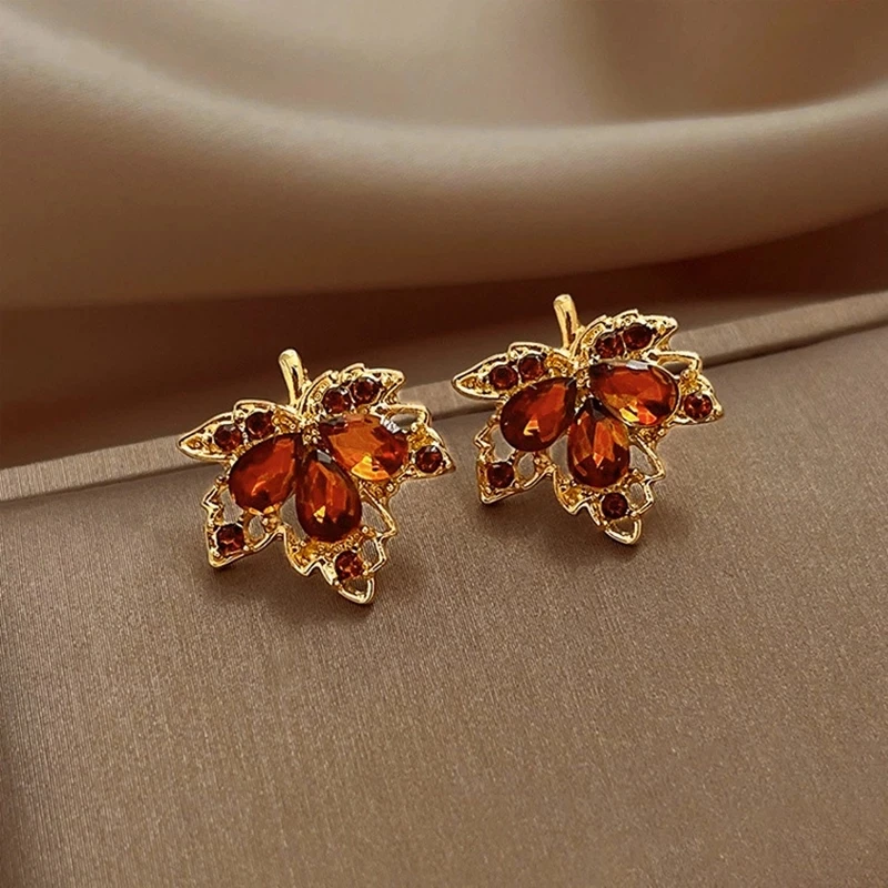 

Red Maple Leaf Stud Earrings for Women 2023 New Fashion Brand Jewelry Crystal Leaves Vintage Temperament Earrings Accessories