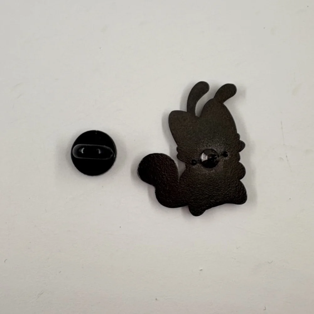 Металлическая брошь Silly Gnarpy