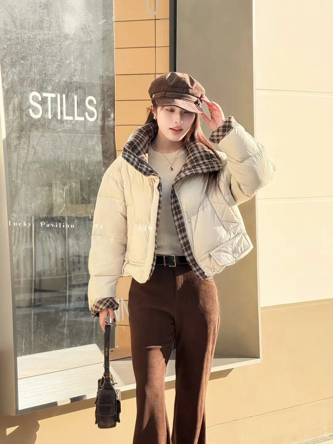 2024 зимний клетчатый пуховик контрастного цвета с воротником-стойкой короткий