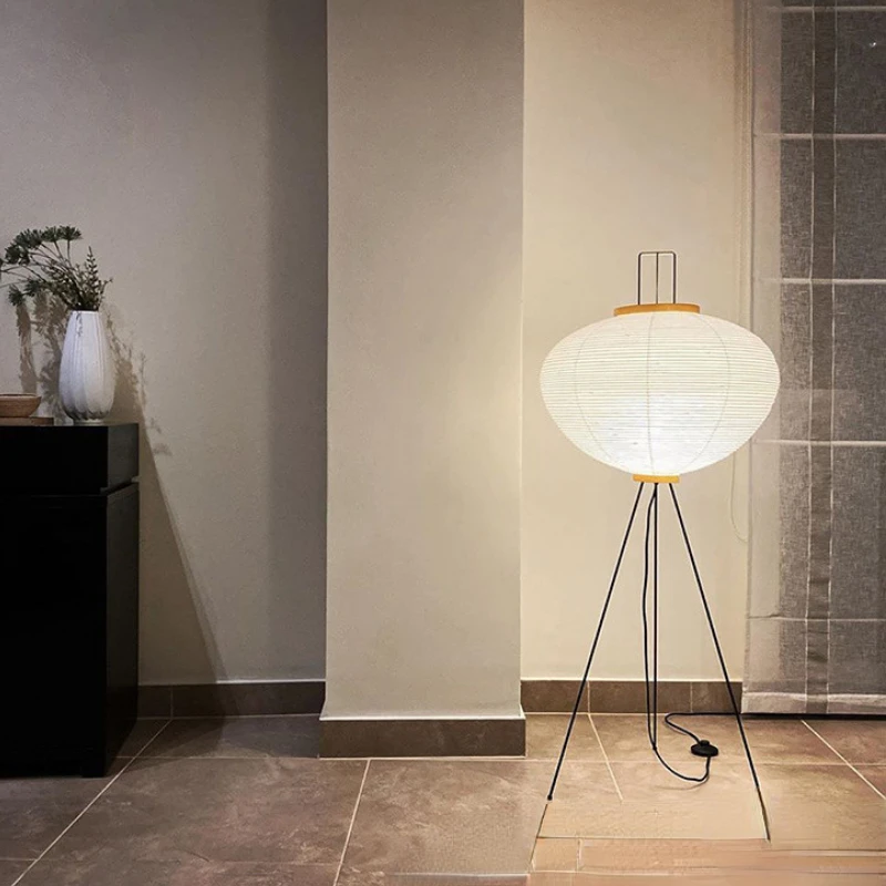 

Настольная лампа в японском стиле