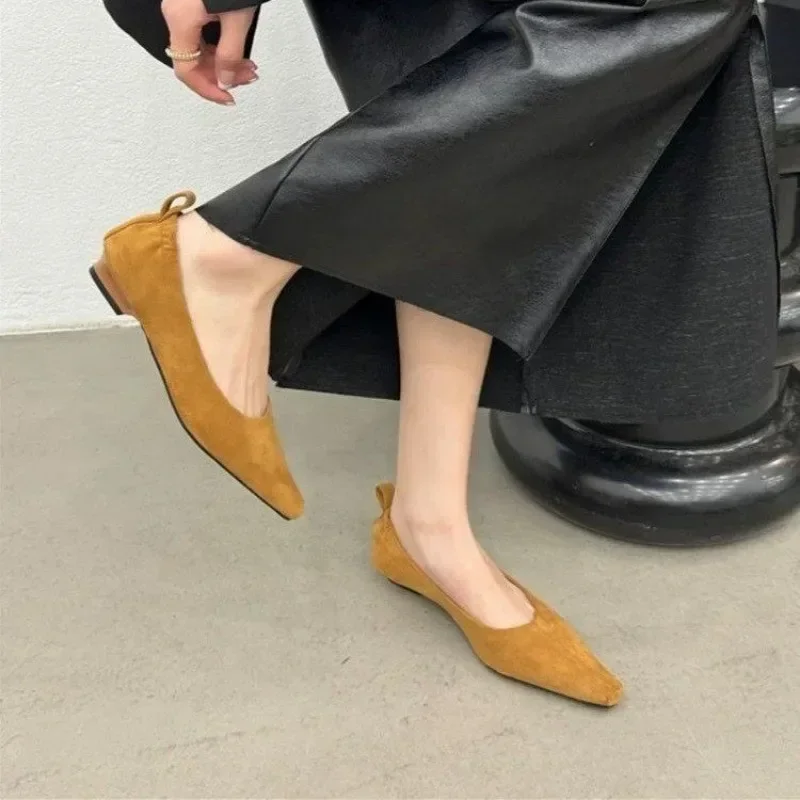 Элегантные модельные туфли на плоской подошве с неглубоким носком для женщин 2024