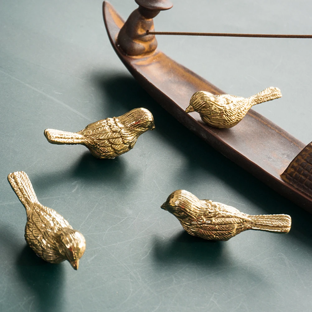 

Ручки для шкафов "Птица удерживает руки"