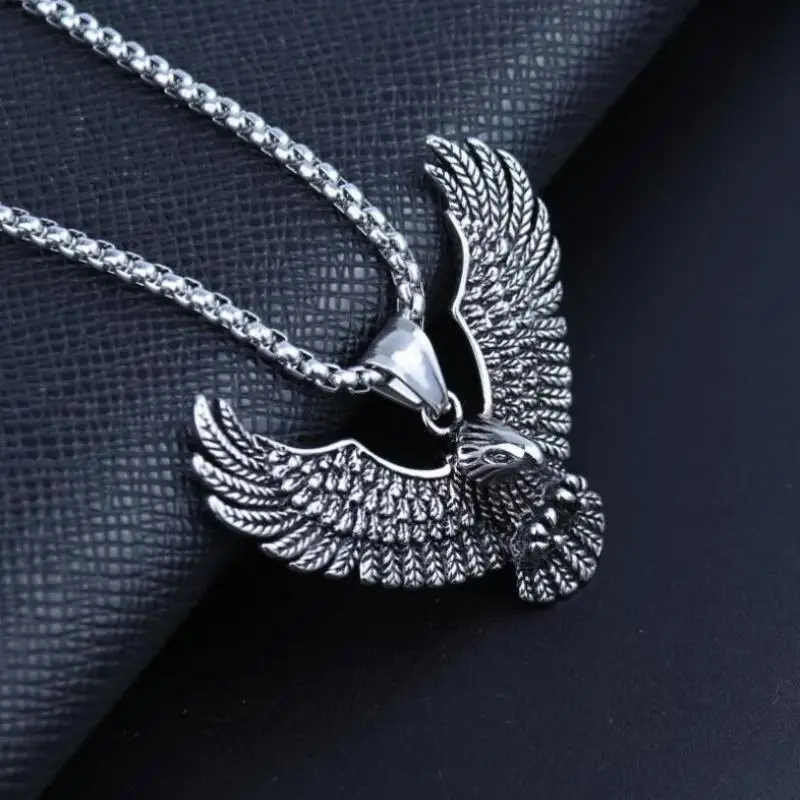 

Classic Punk Metal Animal Flying Eagle Pendant Necklace Stainless Steel Men's Necklace Rock Rider Jewelry Wholesale
