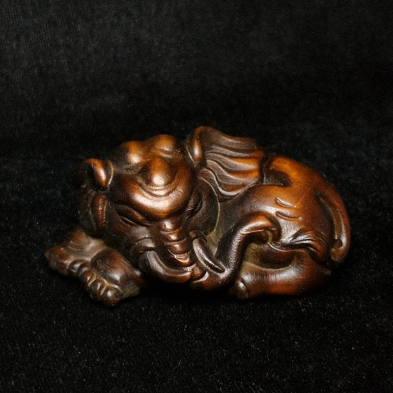 Антикварная статуя слона из самшита