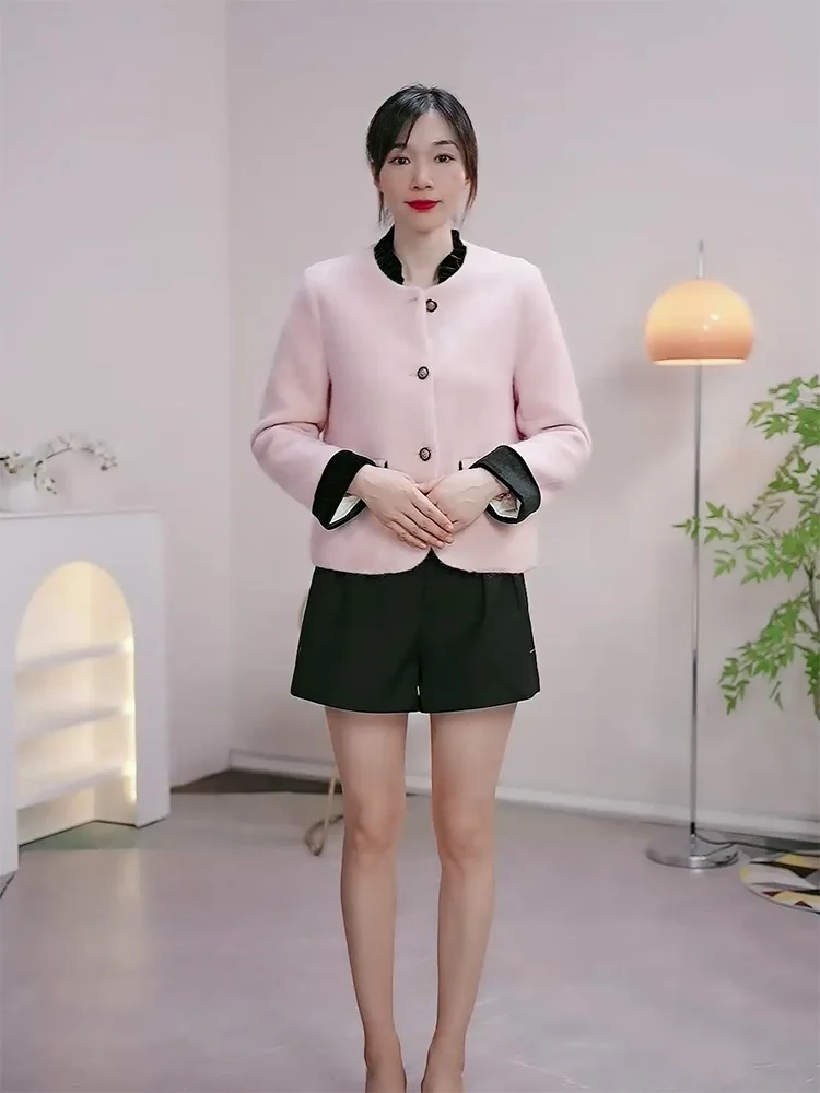 406978 Зимний пуховик женский средней длины с длинными рукавами и круглым вырезом