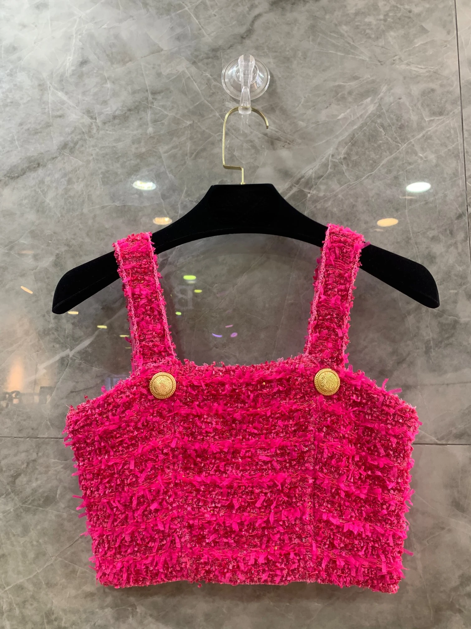 

2022 Summer High Quality Rose Red Golden Buttons Sleeveless Easy Matching Short Tweed Tank Top Woman