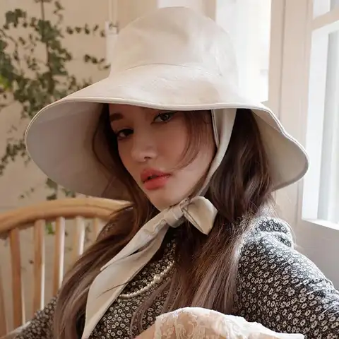 Bucket hat with rope 