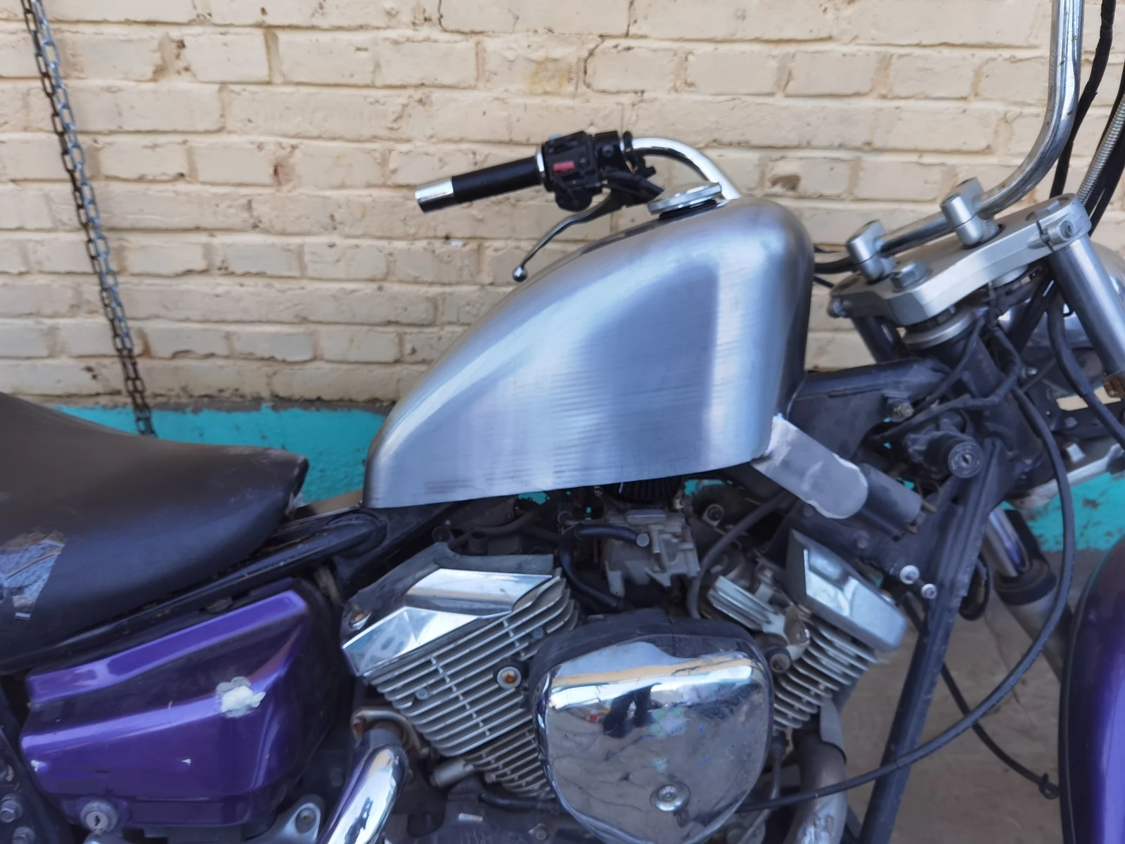 Серебристый топливный бак для мотоцикла 8L с масляной крышкой YAMAHA DRAGSTAR 250.