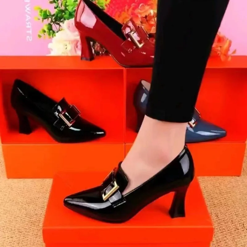 

Женские туфли с острым носком, универсальные туфли из лакированной кожи на толстом каблуке, с квадратной пряжкой, в британском стиле, 2023