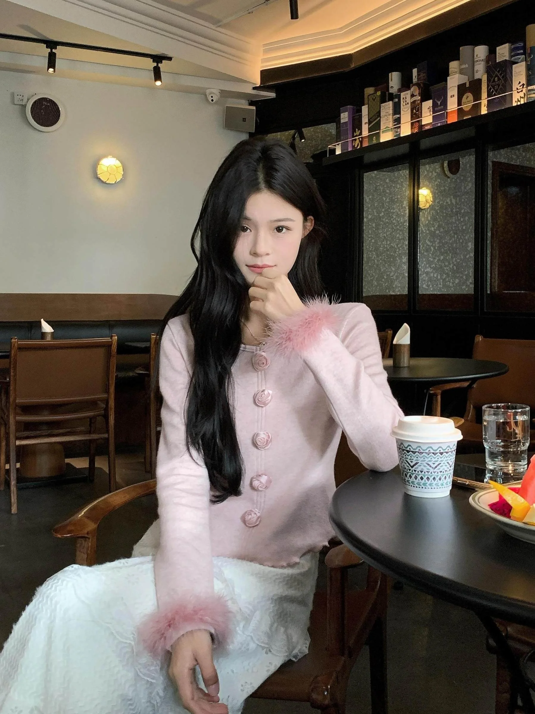 Утепленная юбка в стиле пэчворк с объемным цветком и розовым вязаным кружевом