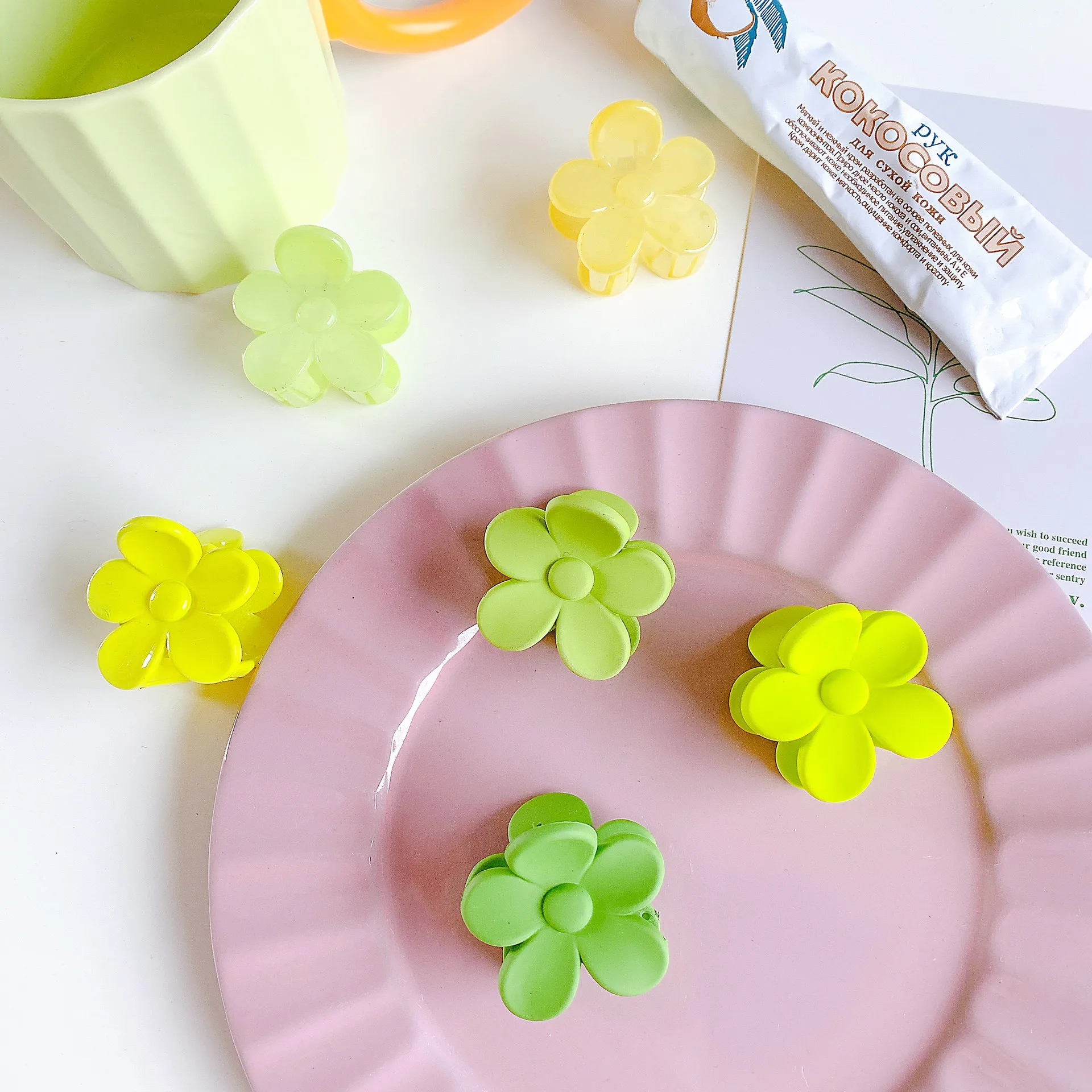 

New Arrived Koreran Cute Jelly Color Green Flower Small Hair Clip Claw For Girls Plastlics Frosted Texture Hair Accessories