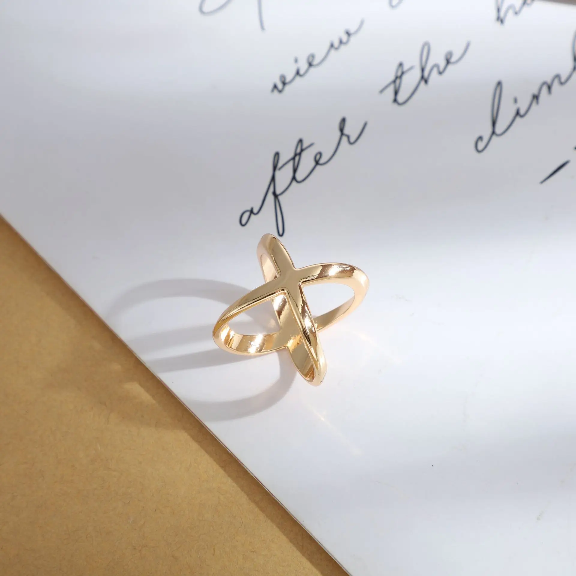 Женская металлическая брошь X-образной формы с бантом