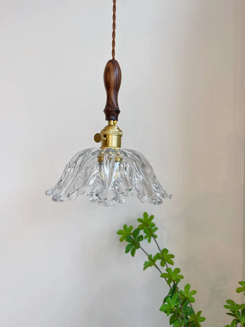 

Спальня Французский цветок ретро Американский орех японский ресторан бар латунная стеклянная люстра прикроватная