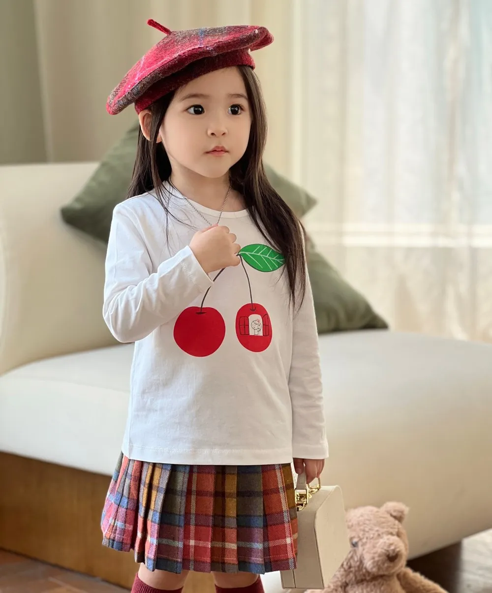 

Детская футболка с длинным рукавом, круглым вырезом и принтом вишни