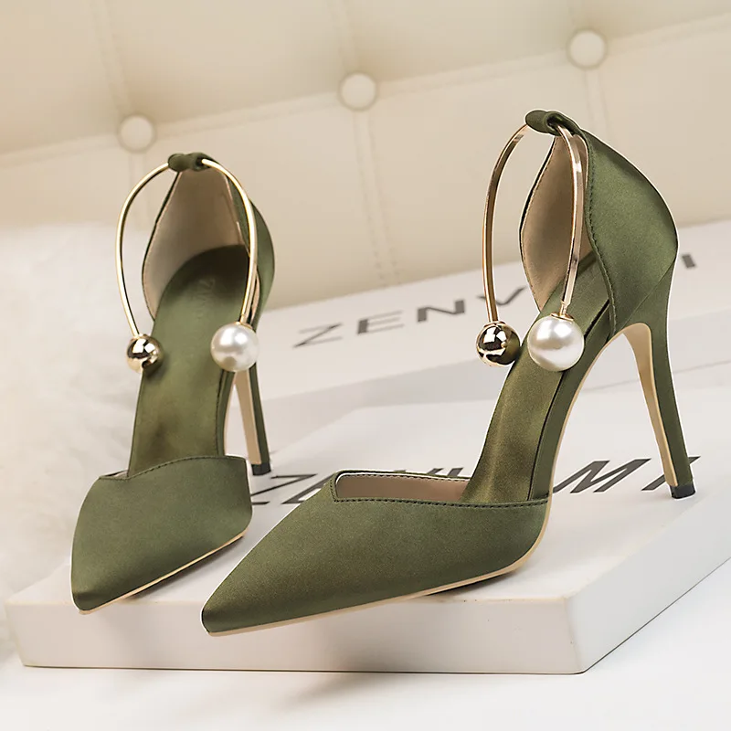 

2022 New Elegant Pearl Metal Buckle High Heels Women Sandals Korean Fashion Soft Silk Pointed Ladies Shoes Party Sandals Shallow