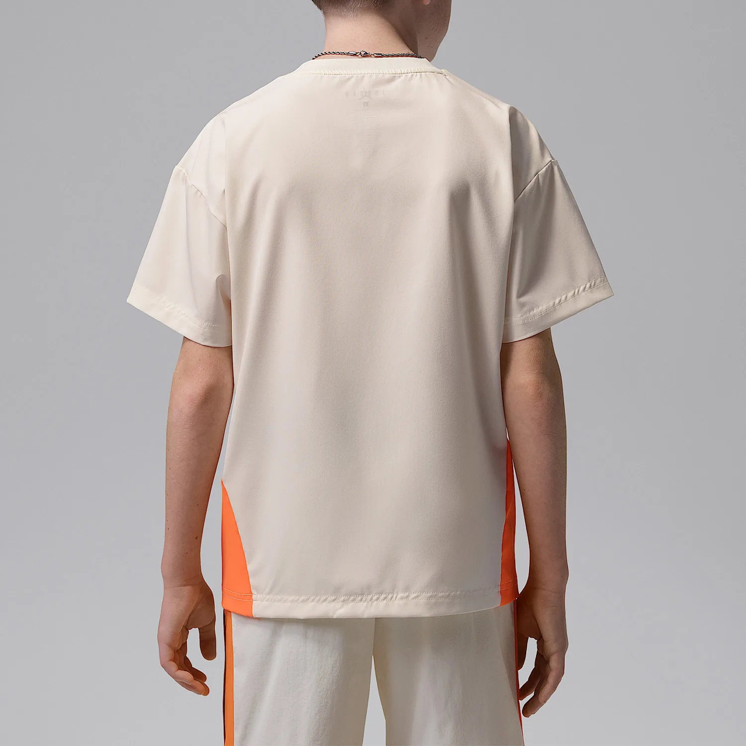 Фото Оригинальная детская солнцезащитная футболка Nike Jordan Prestige с коротким рукавом IW1467-110 №2