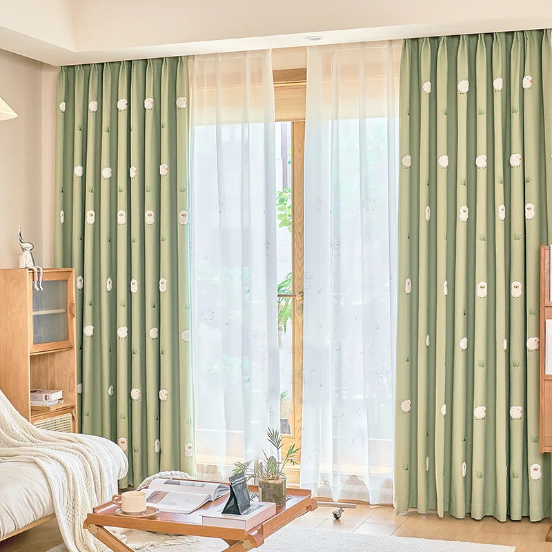 Затемняющие шторы для детской комнаты с мультяшным изображением ягненка