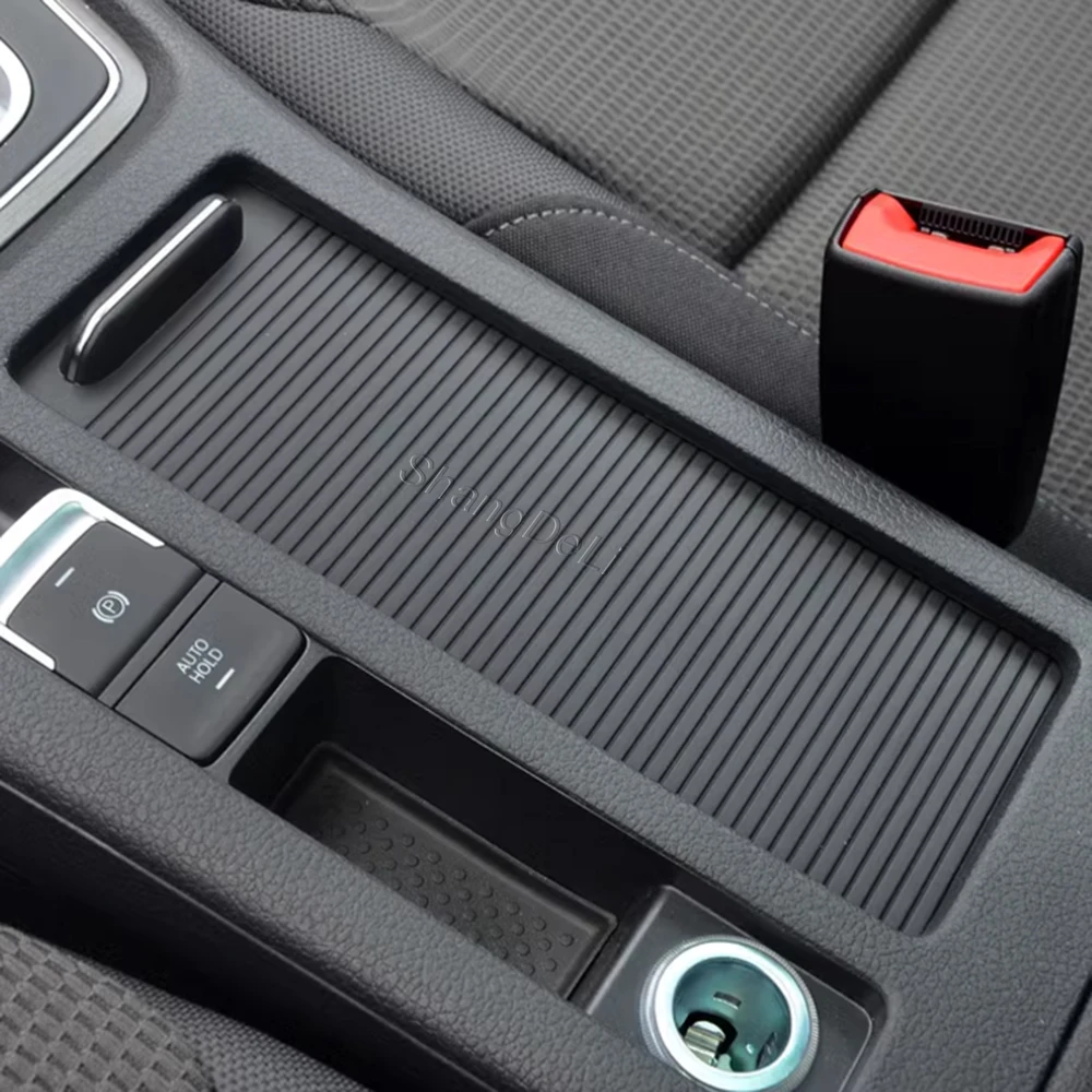 5КД 832531 Крышка для центральной консоли автомобиля направляющая напитков