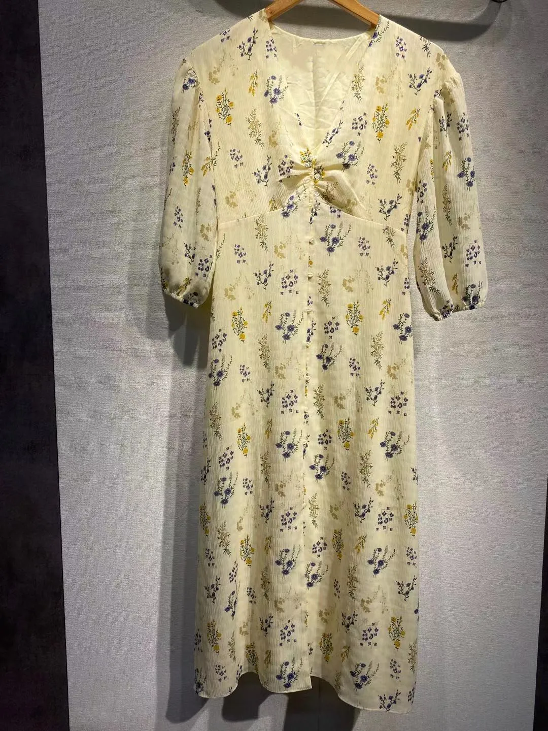 

Women's Puff Sleeve Yellow V-Neck Dress Floral Printing 2022 Summer Ladies Three Quarter Sleeve Temperament Midi Robes