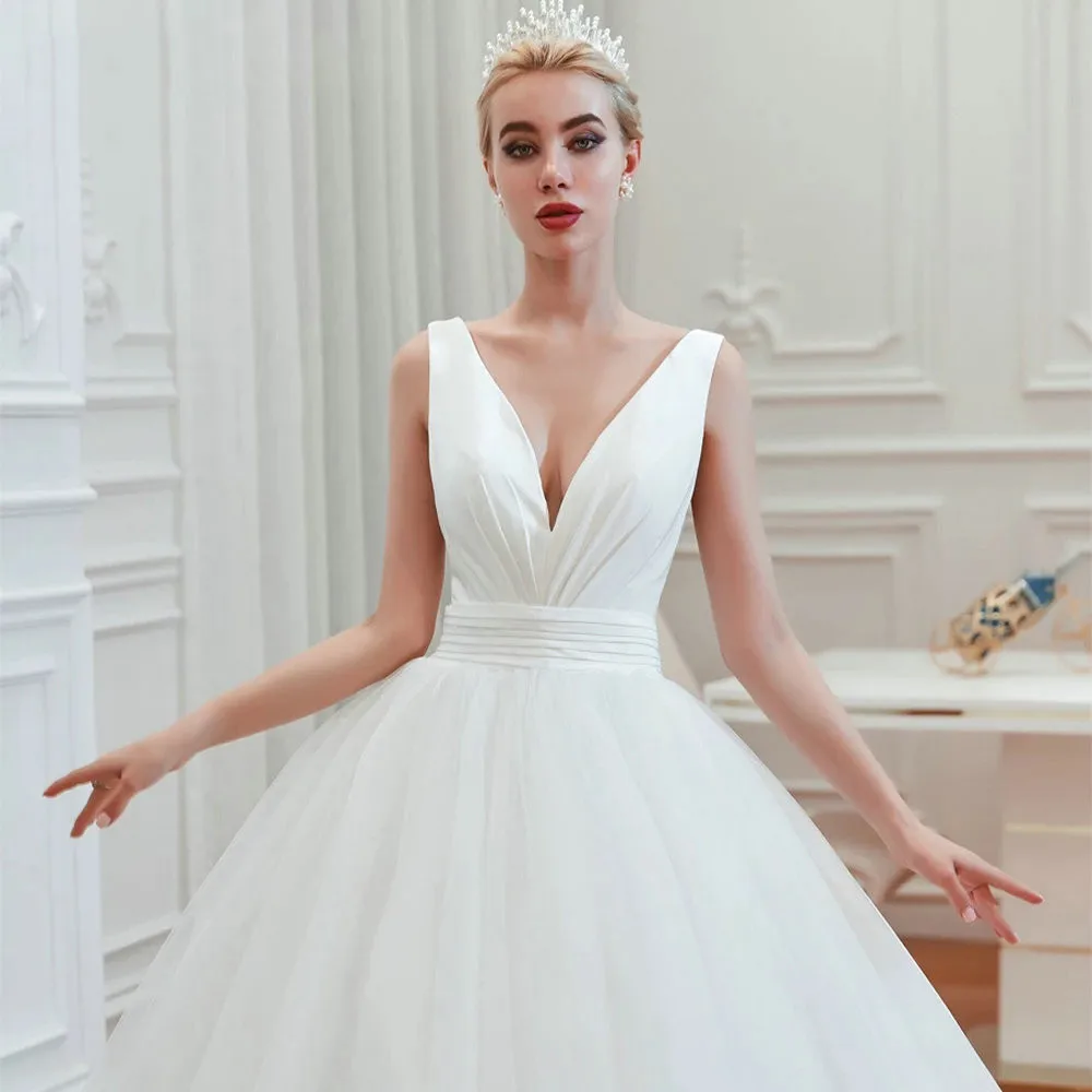 

Puffy Tulle Simple Wedding Ball Dress V Neck Elegant Satin Top Pleated Low Cut Backless 2022 New Corset Closure Bridal Gown