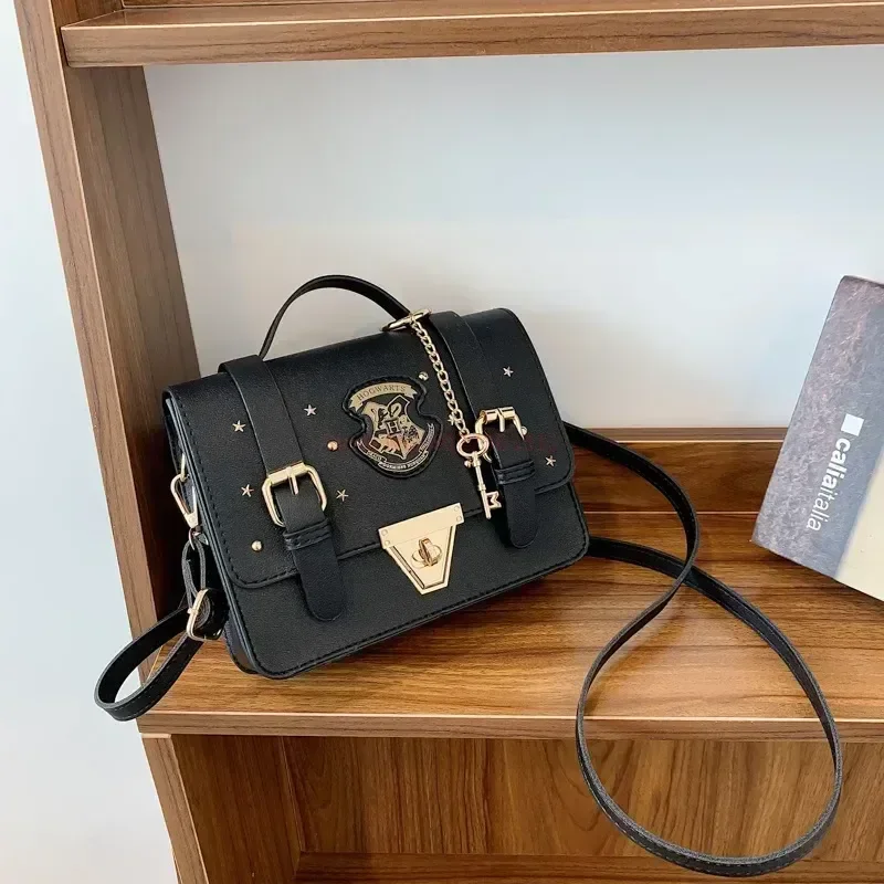 Сумка-мессенджер в британском стиле