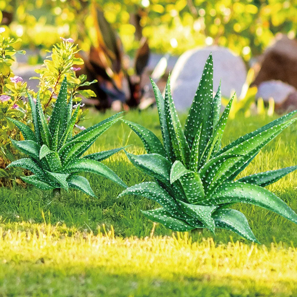 

Garden Agave Tequila Sculpture Stake Outdoor Rustic Flower Figurines Decor Artificial Succulents Fake Succulent Aloe Ground