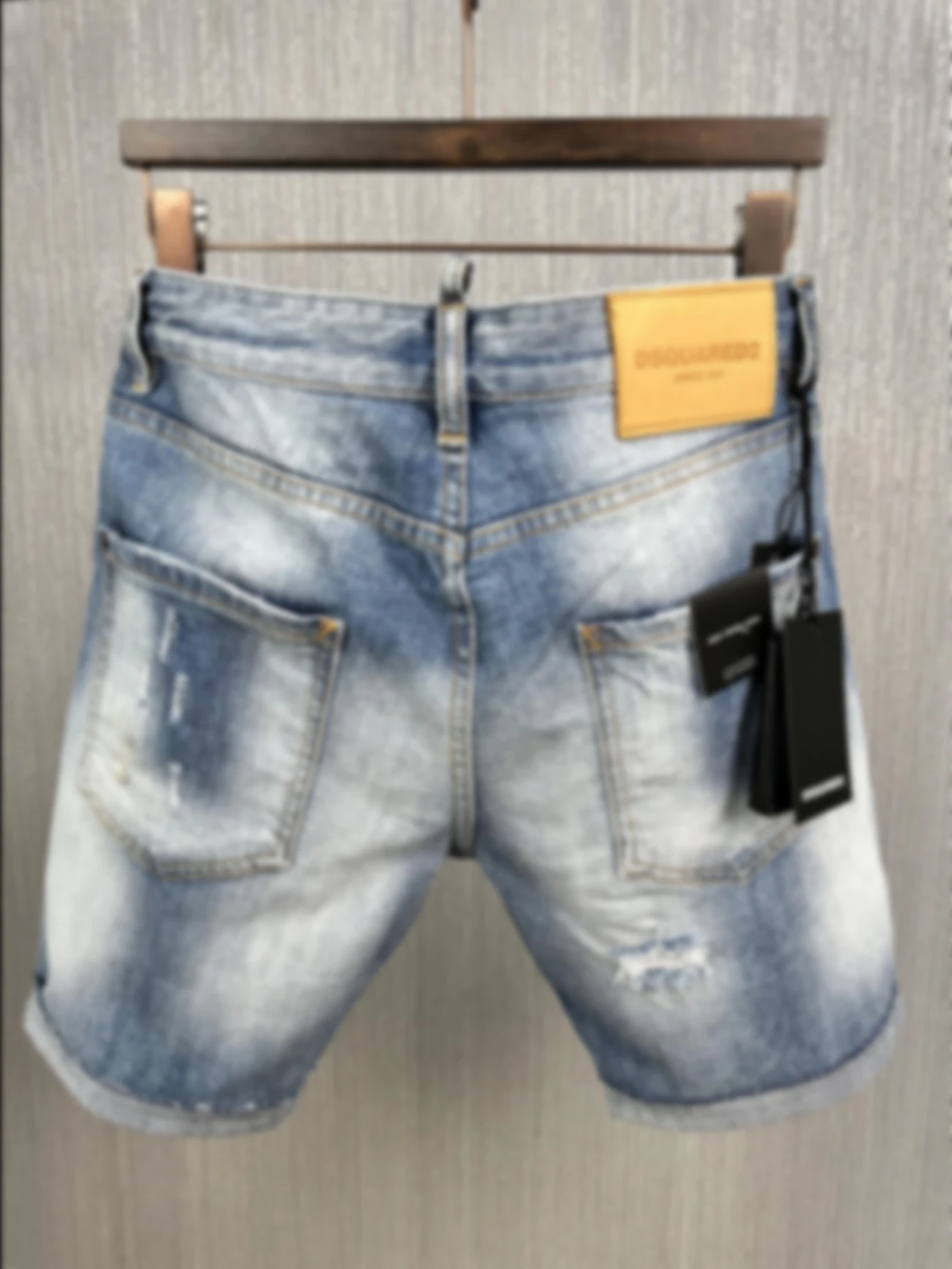 2023 Spring/Summer New D2 Jeans Fashion Men's Washed and Worn Hole Printing Graffiti Slim Fit Micro Elastic Denim Shorts Men