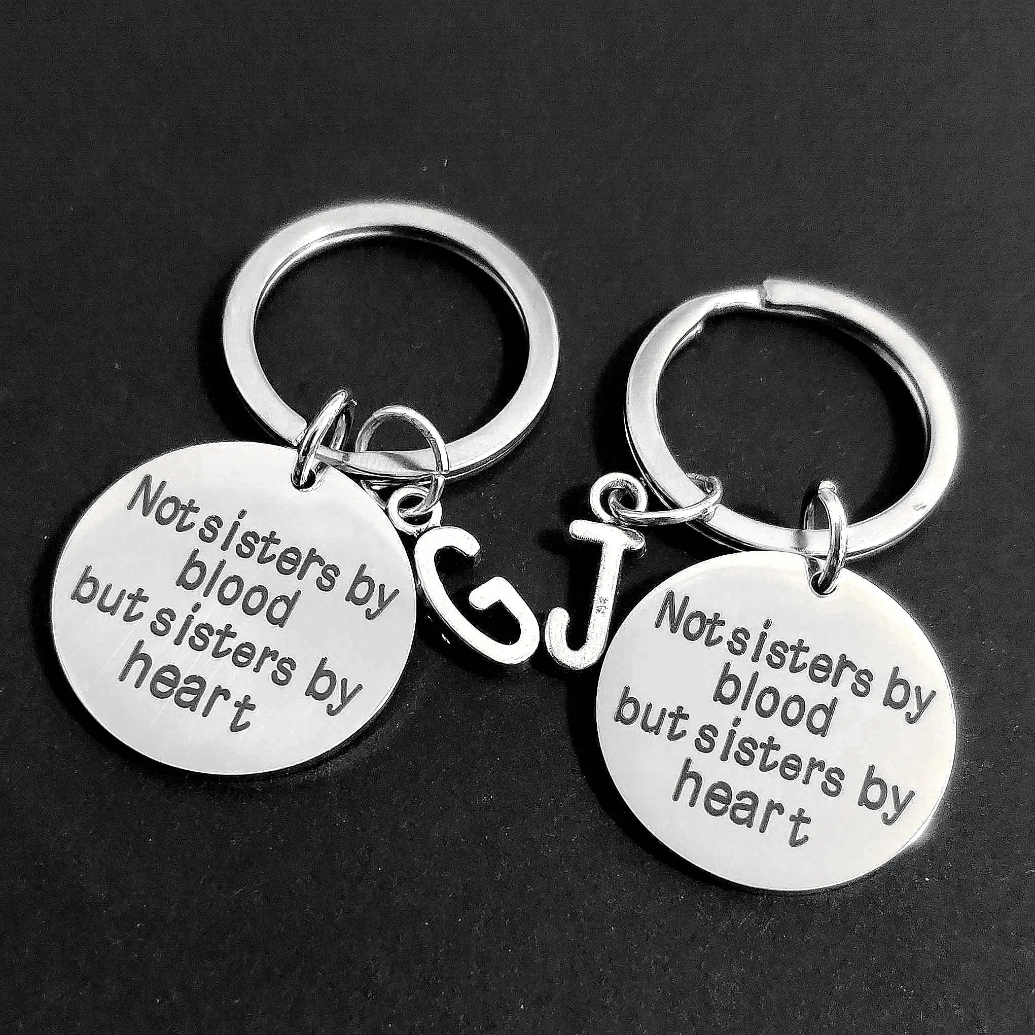 

Ornaments Sister By Heart Keychain for Car Keys Stainless Steel Keyring 26 Initials Creative Best Friend Birthday Lettering Gift