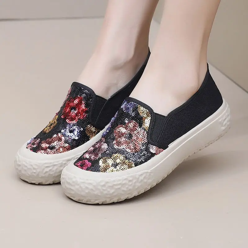 Блестящая женская обувь с цветочным рисунком