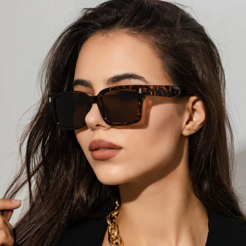 

DYTYMJ Square Sunglasses Women Luxury Shades for Women Wholesale High Quality Women Sunglasses Vintage Lentes De Sol Mujer