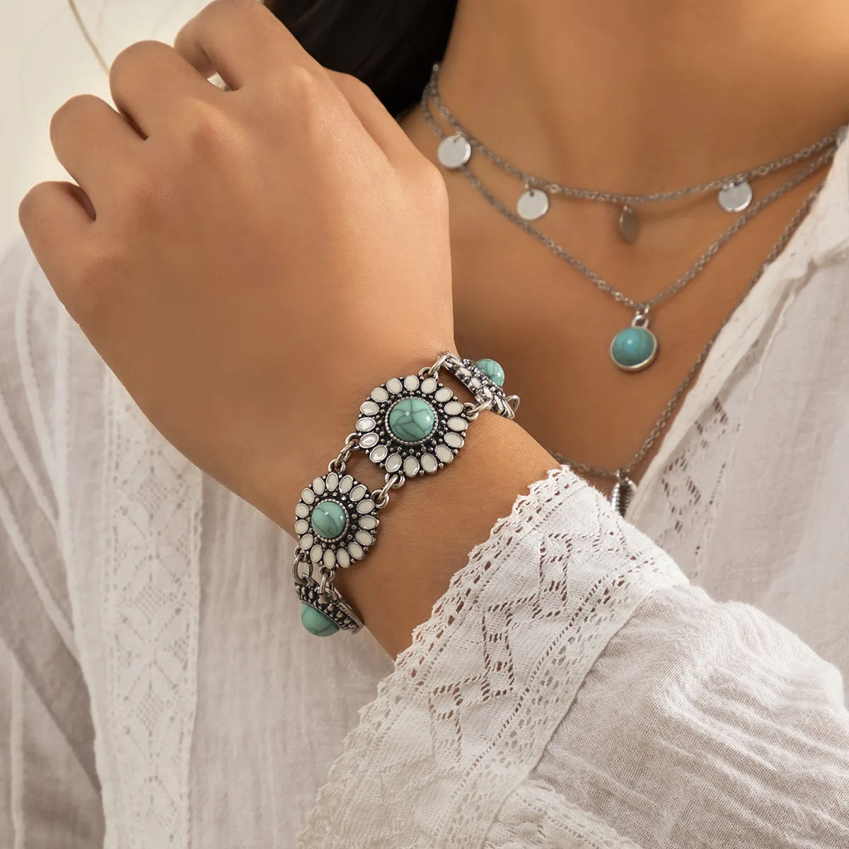 

Bohemia Turquoise Oil Drip Sunflower Charm Bracelets Bangles for Women Girls Gift Retro Metal Flower Personalized Stone Bracelet