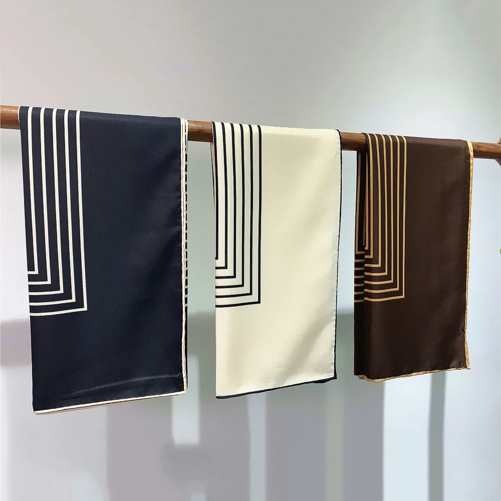 Женский шёлковый шарф с геометрическим принтом 90 см |