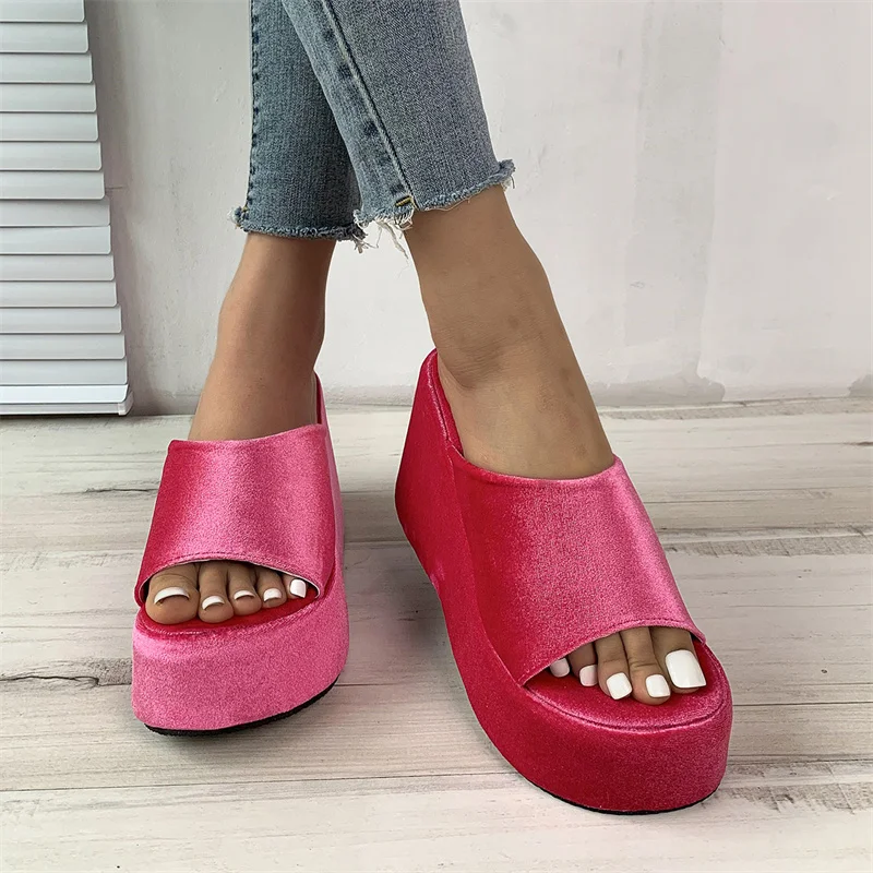 Women New Luxury Brand Square-headed Thick-soled Flat Middle Heel Slippers Women's Simple Beach Sandals Versatile Slippers