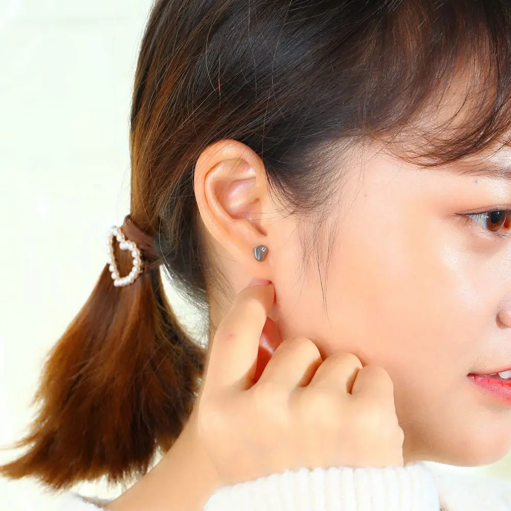 TGNEL Серьги-гвоздики из чистого титана в форме сердца 7 мм/9 мм с белым фианитом