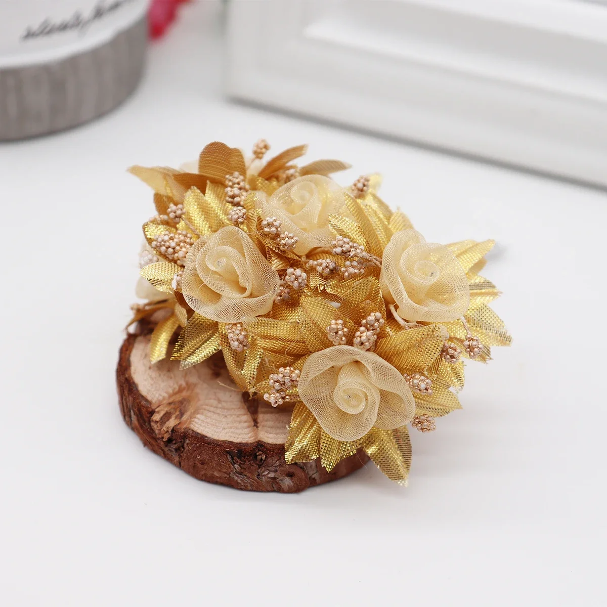 

Искусственный шелковый букет цветов золотистый серебристый 6 шт