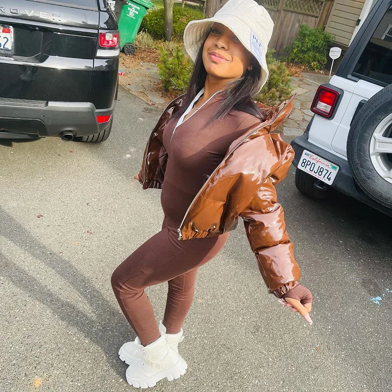 Модная милая женская яркая розовая куртка-пуховик из искусственной кожи зимние