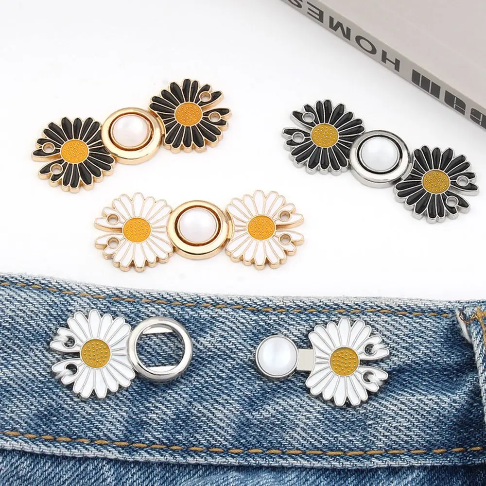 

Fashion Daisy Pants Clip Waist Jewelry Clothes Buttons Metal Brooch Tightening Waistband Pin Women Brooch Waist Buckle